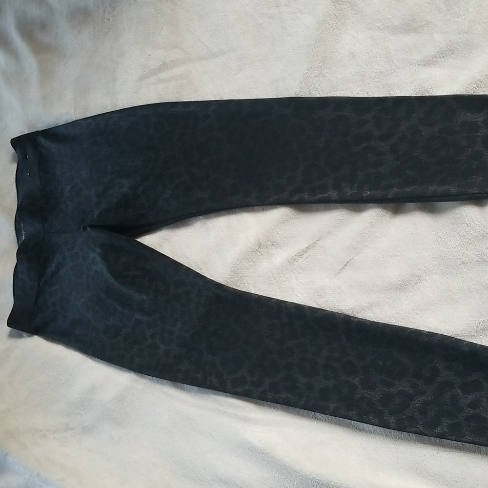 Black Jaguar Print Leggings. NEW YORK & COMPANY Size Small